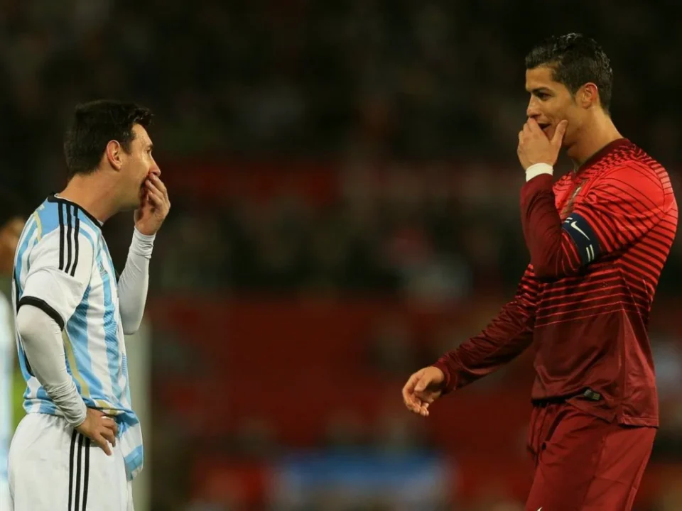 Cristiano Ronaldo Salutes Lionel Messi After Argentina Farewell