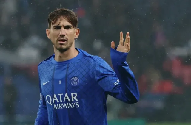PSG Hand 16-Year-Old Goalkeeper Arthur Bar First Senior Call-Up