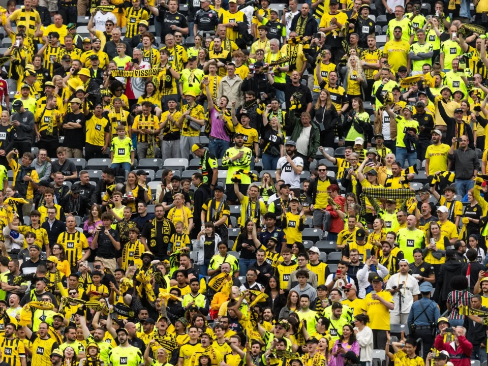 Borussia Dortmund App Rewards Fans for Ditching Phones on Matchdays