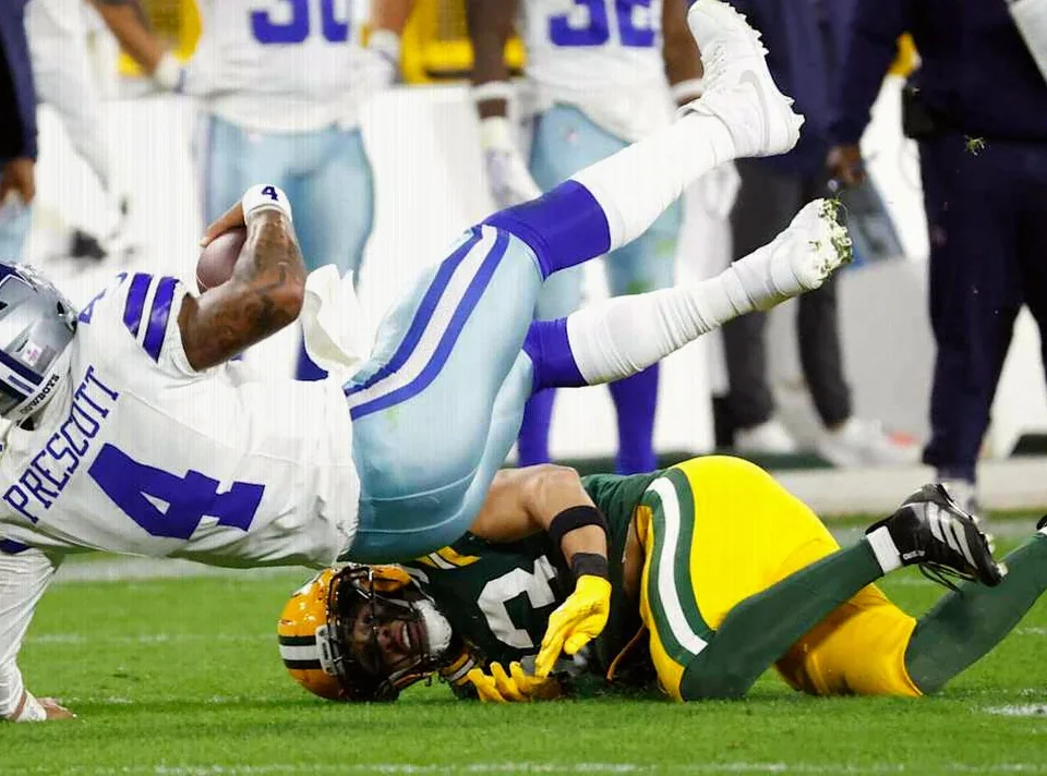 Cowboys Offense Stalls as Dak Prescott Throws Two Picks in Packers Loss