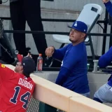Mauricio Dubón robs Freddie Freeman in Braves-Dodgers NLDS Game 3