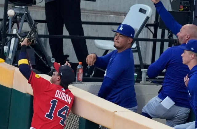 Mauricio Dubón robs Freddie Freeman in Braves-Dodgers NLDS Game 3