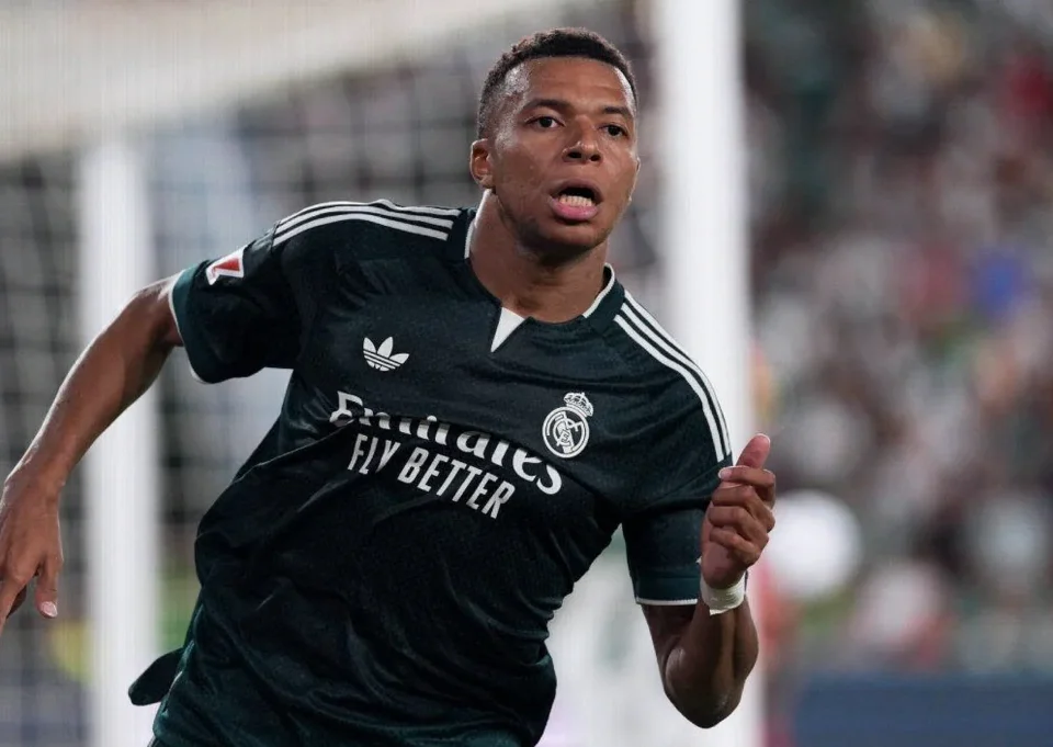 Mbappé’s Bike Recovery Posts Spark Concern at Real Madrid