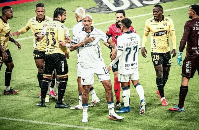 Deyverson Sent Off After Late Flashpoint in Liga de Quito’s Clásico Win