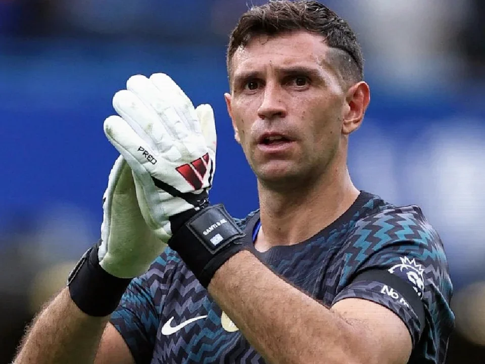 Emiliano Martínez Pays Personal Tribute to Lionel Messi on Argentina Shirt