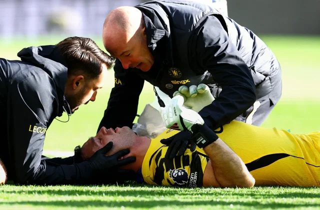 Chelsea Goalkeeper Dibu Martínez Hospitalised After Everton Collision