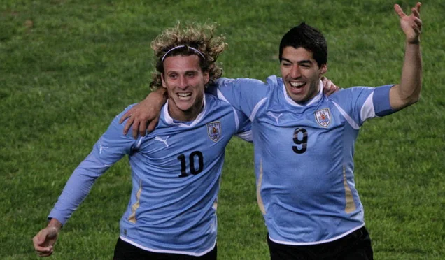 Luis Suárez Jokes After Diego Forlán’s Stunning Uruguay Training Goals