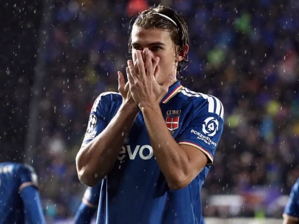 Nico Paz Inspires Fabregas’ Como in Stunning 4-1 Win Over Manchester United
