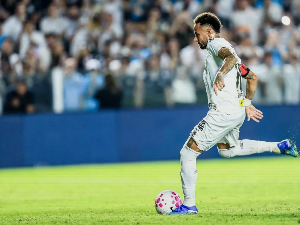 Neymar’s Late Penalty Double Earns Santos Draw Against Flamengo