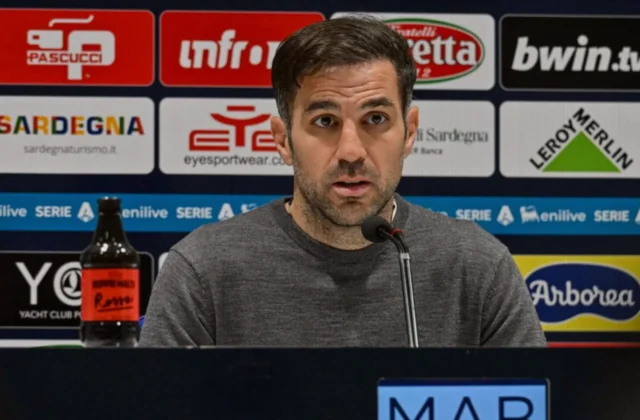 Fabregas Urges Como to Embrace Manchester United Test with Composure