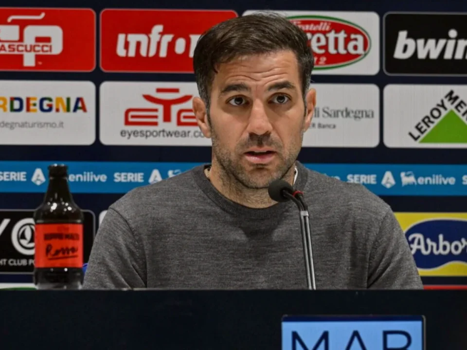 Fabregas Urges Como to Embrace Manchester United Test with Composure
