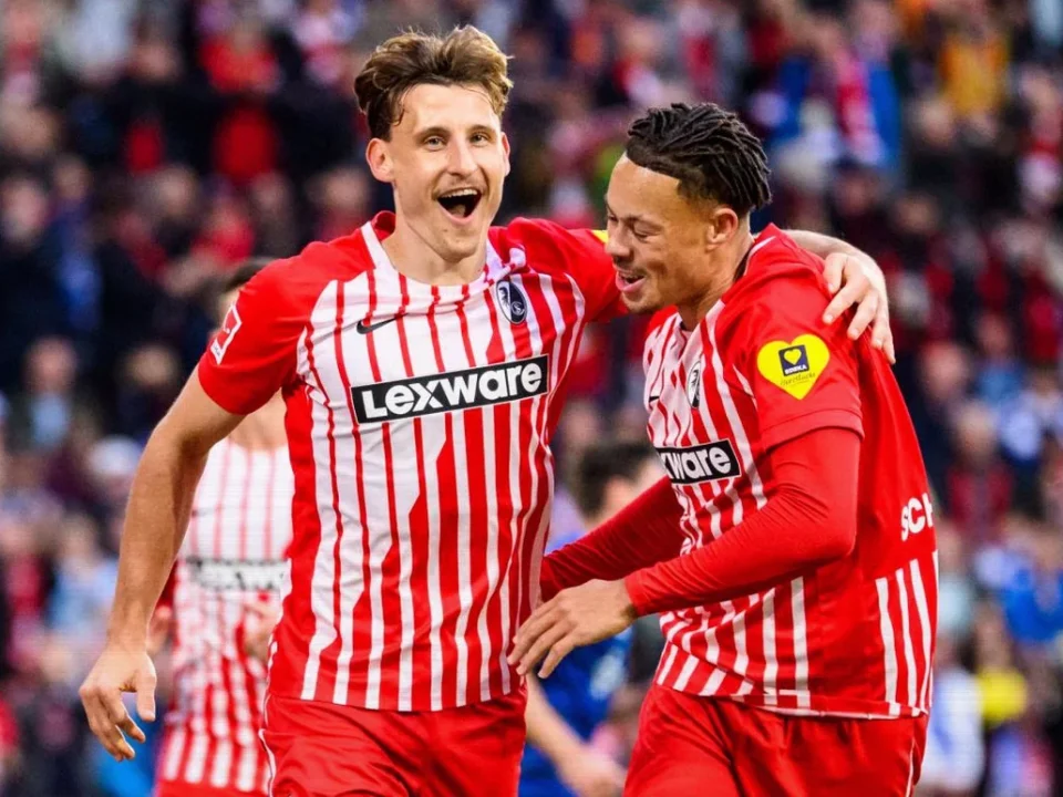 Freiburg Go Top of Bundesliga After Late Win Over Schalke 04