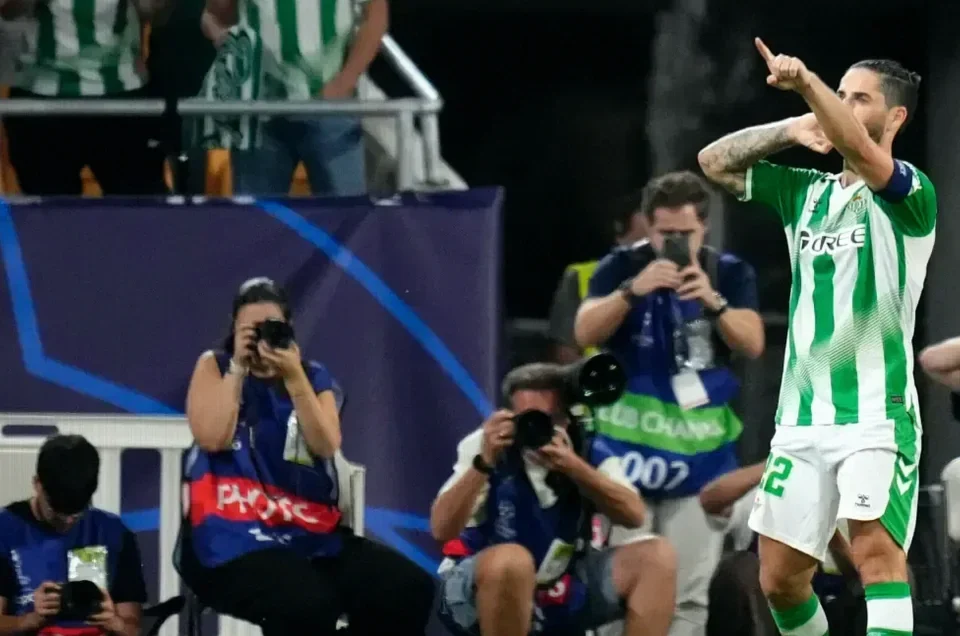 Isco Hails Incredible Night as Real Betis Beat Porto 3-2