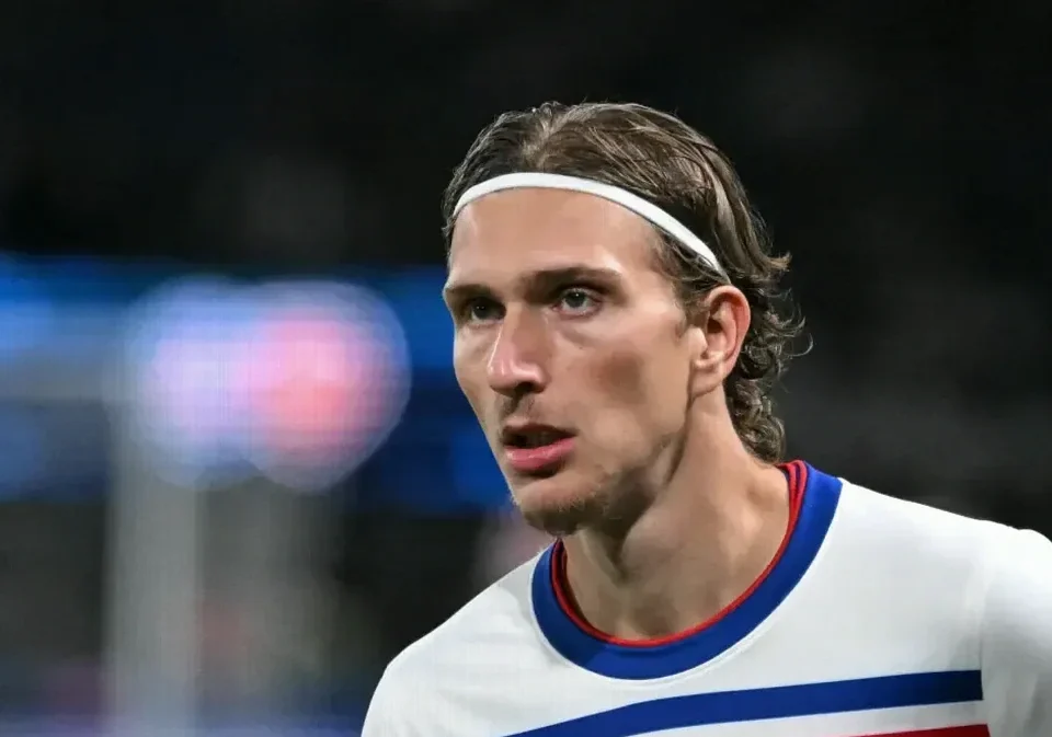 Mika Godts and Ajax Struggle After €45m PSG Transfer