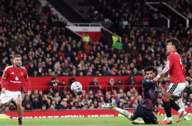 Solanke’s Stoppage-Time Strike Denies Manchester United Victory Against Spurs