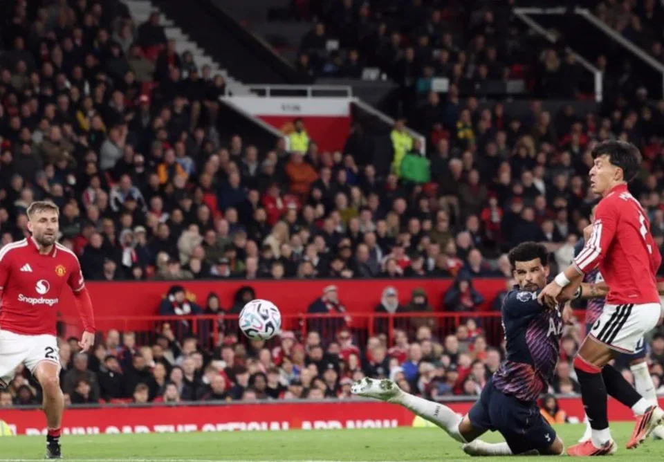Solanke’s Stoppage-Time Strike Denies Manchester United Victory Against Spurs