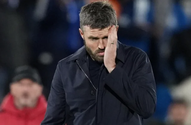 Como Hammer Manchester United 4-1 as Michael Carrick Faces Pressure