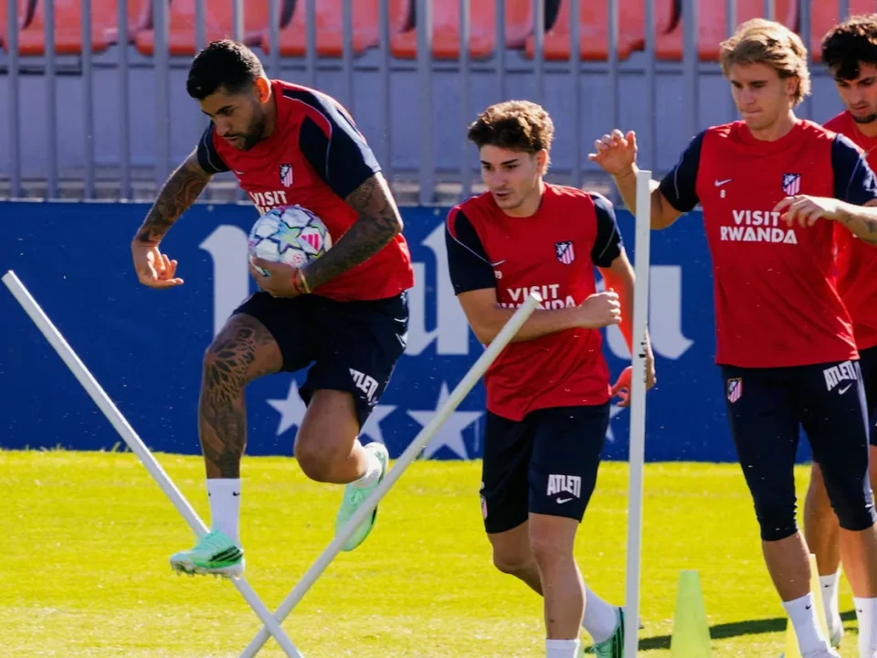 Julián Alvarez in Line to Start as Atlético Host Manchester United