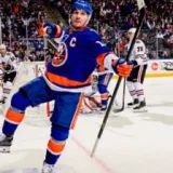 Bo Horvat Scores Twice as Islanders Beat Blackhawks 4-1