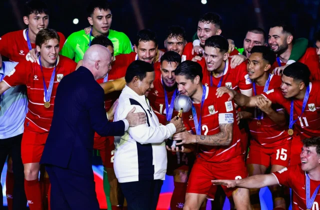 Infantino Joins Indonesia’s President at ASEAN Cup Ceremony