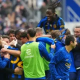 Inter Milan Stun Fiorentina Late to Stay Top of Serie A
