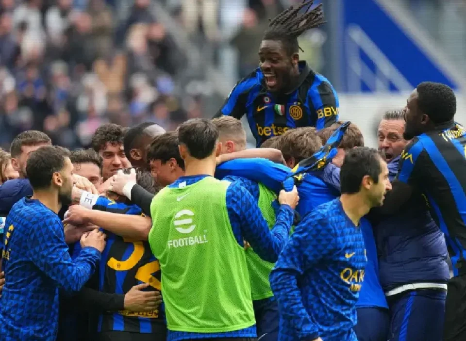 Inter Milan Stun Fiorentina Late to Stay Top of Serie A