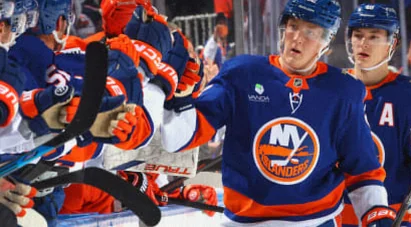 Islanders Surge Past Ducks Behind First-Period Three-Goal Burst