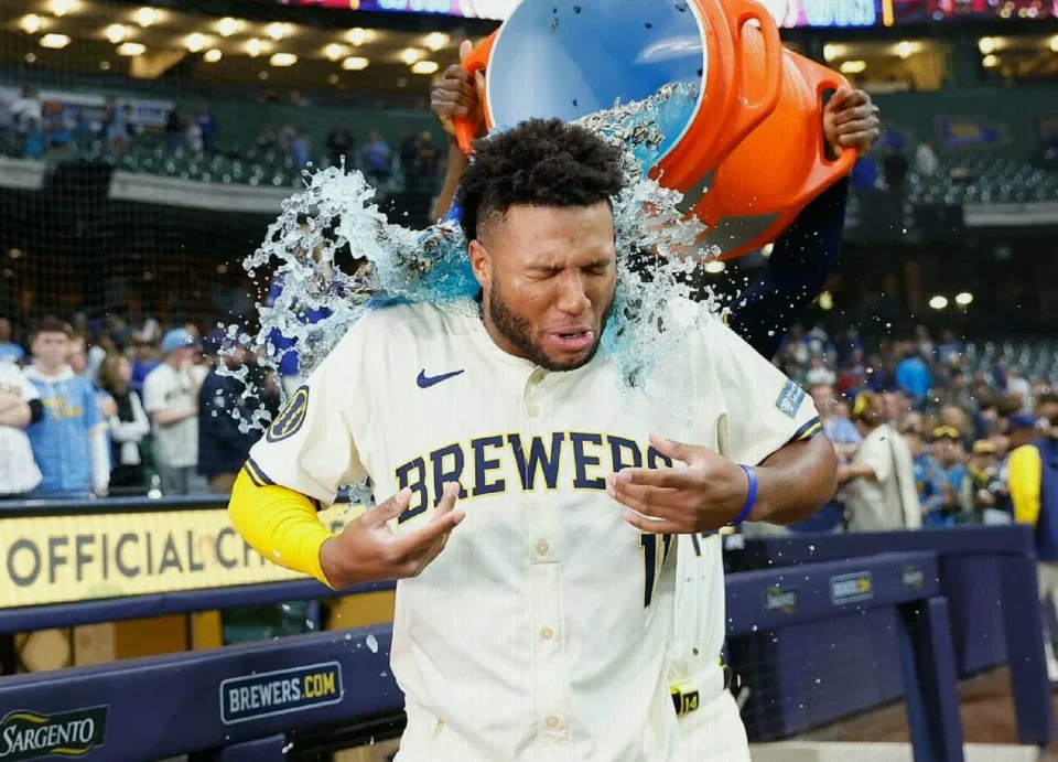 Chourio’s Ninth-Inning Single Gives Brewers 2-0 NLDS Lead