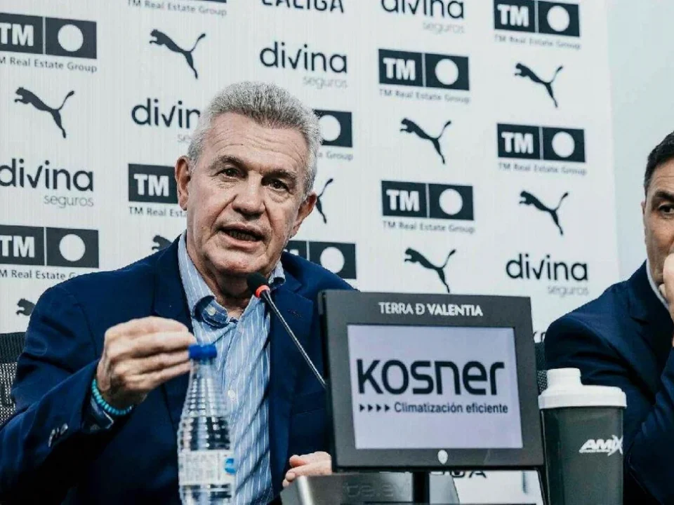 Javier Aguirre Says He Gave Valencia Players a Fierce Dressing-Room Blast