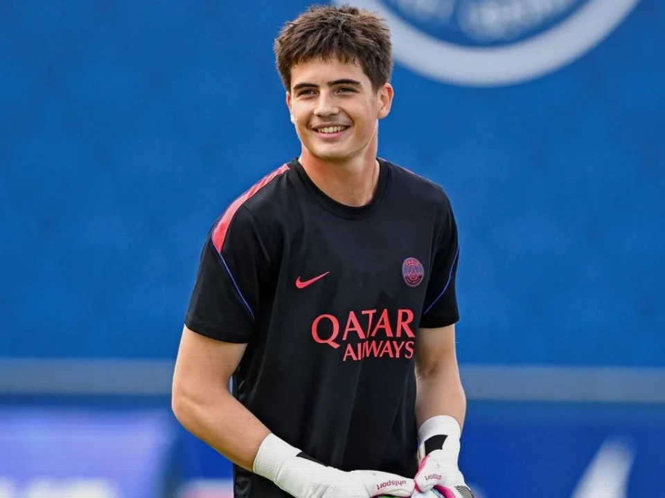 Arthur Bar, 16, Named PSG’s Third Goalkeeper for Le Mans Clash