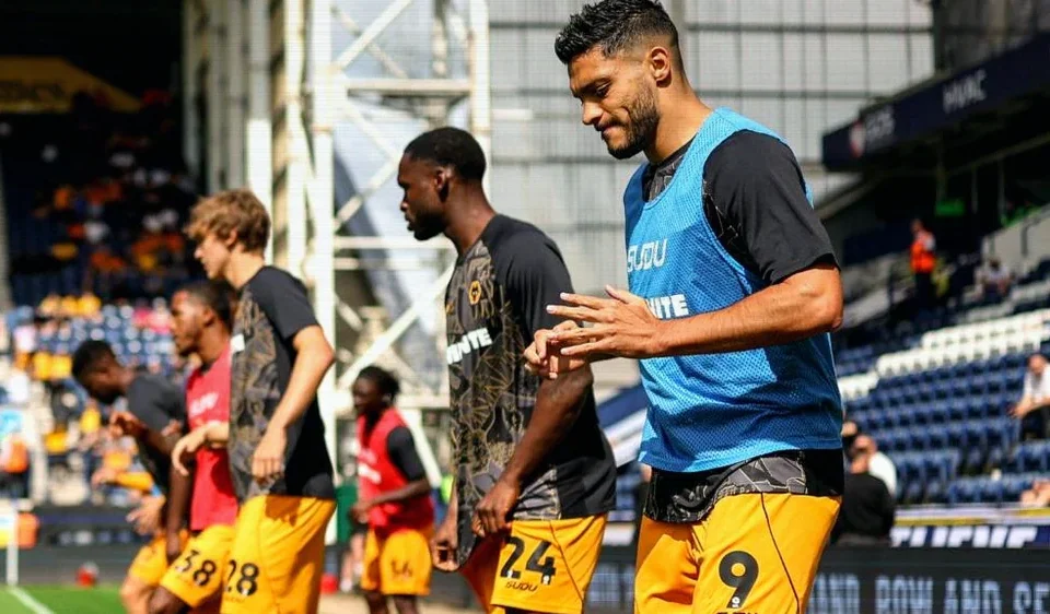 Raúl Jiménez Set for Extended Wolves Absence as Knee Recovery Continues