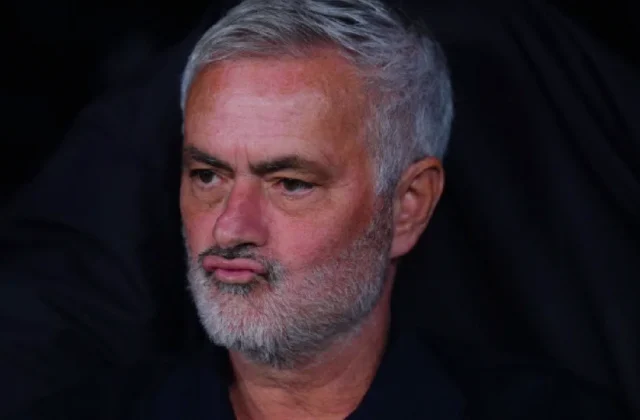 Mourinho Refuses to Fuel El Clásico Referee Controversy