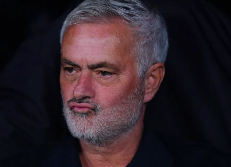 Mourinho Refuses to Fuel El Clásico Referee Controversy