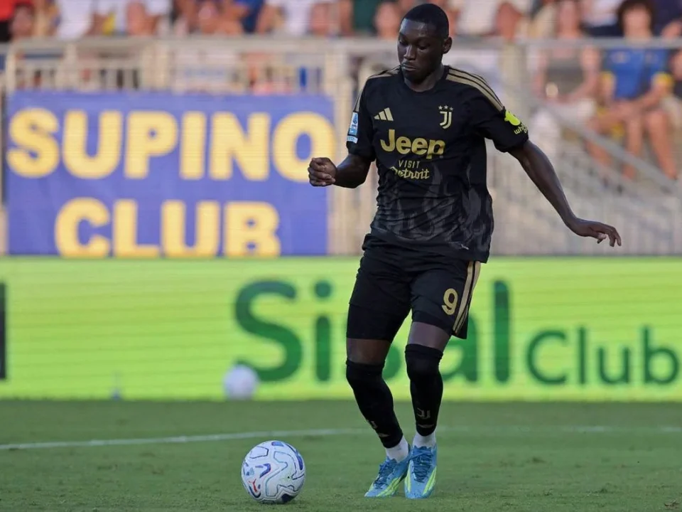 Kolo Muani’s Late Header Saves Juventus in Cagliari Draw