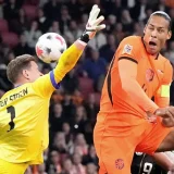 Oliver Kahn Backs Ter Stegen in Germany Goalkeeper Debate