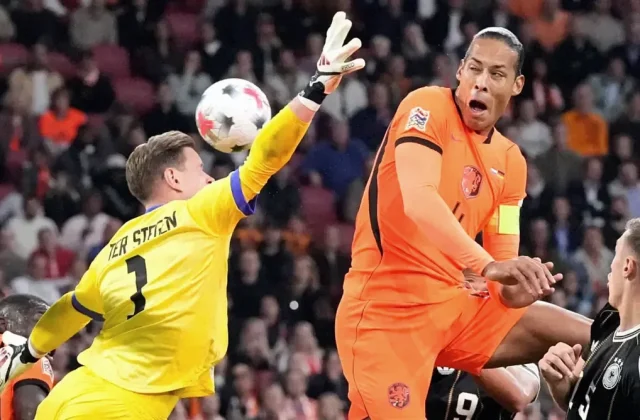 Oliver Kahn Backs Ter Stegen in Germany Goalkeeper Debate