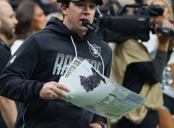Kubiak Faces Tough Review After Raiders’ Late Loss to Chiefs