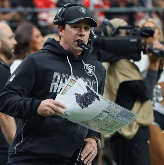 Kubiak Faces Tough Review After Raiders’ Late Loss to Chiefs