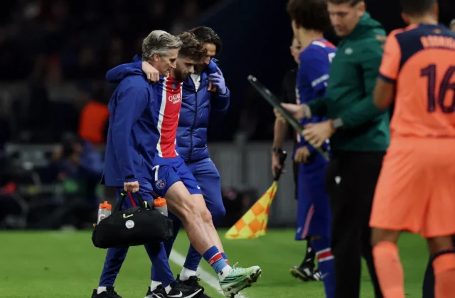 Kvaratskhelia Ruptures ACL as PSG Beat Barcelona in Champions League
