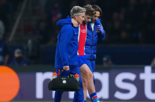 PSG’s Kvaratskhelia Suffers Season-Ending ACL Injury Against Barcelona