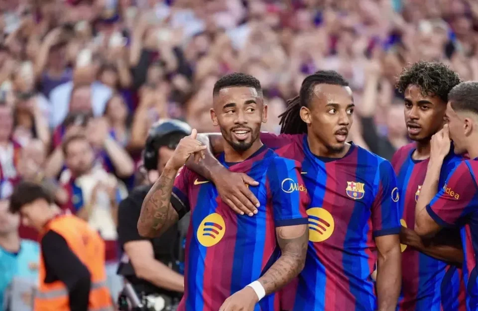 Barcelona Cruise Past Getafe as Gordon Opens His Account