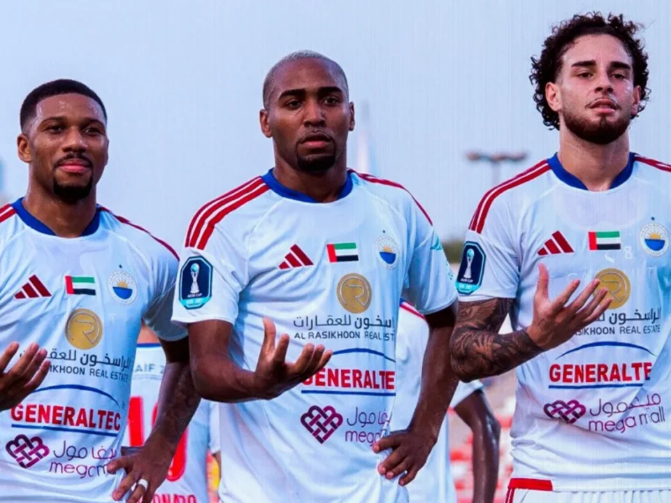 Lorran Shows Flair With Nutmeg and Double Chip in Sharjah Training