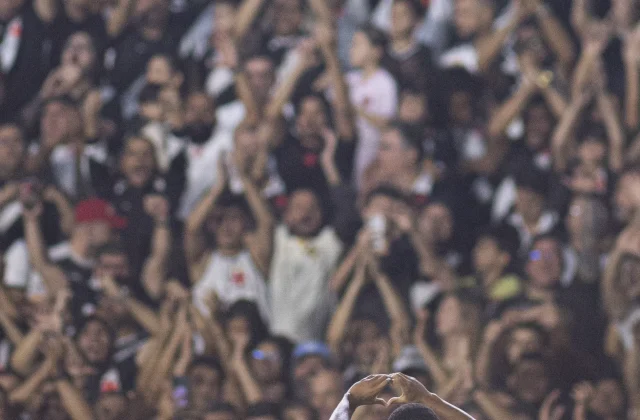 Vasco Fans Sell Out Maracana for Boca Clash in Hours