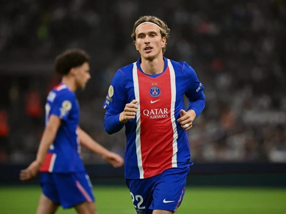Mika Godts Makes First PSG Start as Luis Enrique Rotates Against Le Mans