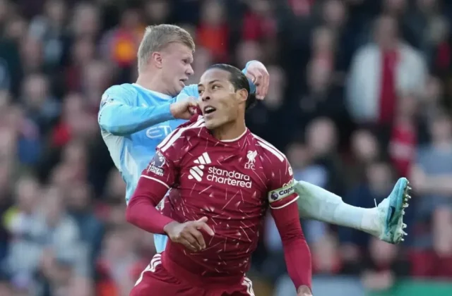 Manchester City Beat 10-Man Liverpool 3-0 at Anfield