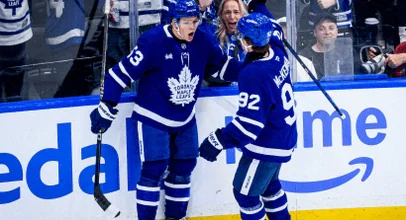 Cowan Leads Maple Leafs Past Islanders for Hiller’s First Win