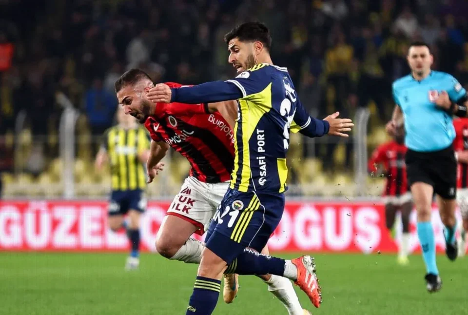 Fenerbahçe’s Marco Asensio Faces Three-Month Layoff After Knee Surgery