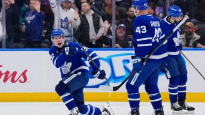 McKenna’s First NHL Power-Play Goal Lifts Maple Leafs Over Sharks