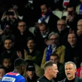 PSG Fear Kvaratskhelia Knee Injury After Champions League Win at Barcelona