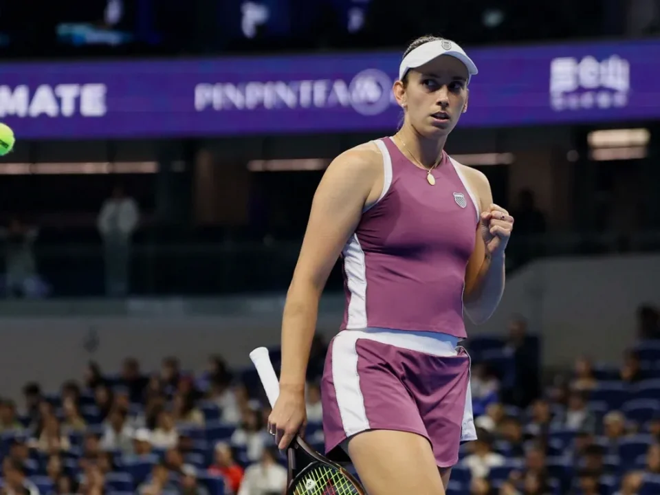 Elise Mertens Stuns Iga Swiatek to Reach Beijing Semifinals